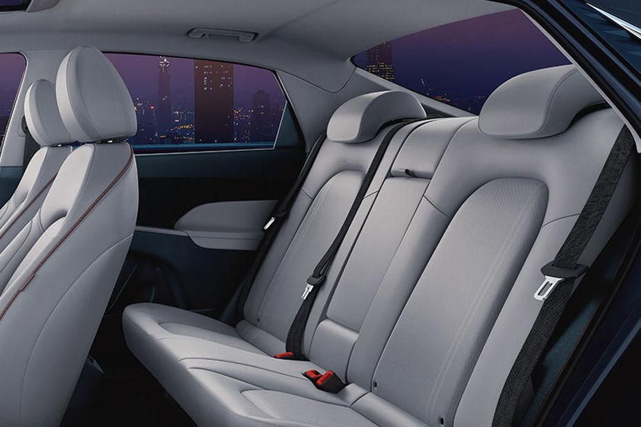 Hyundai Verna Rear Seats Image