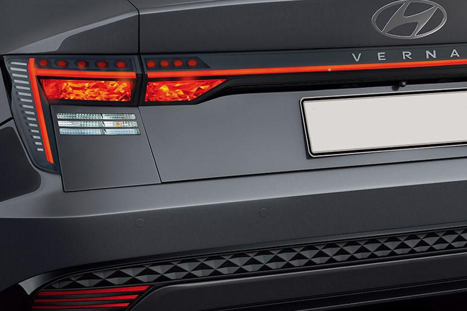 Hyundai Verna Taillight Image