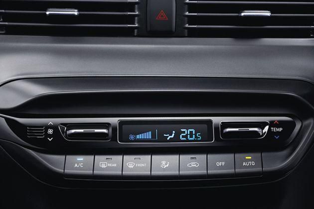 Hyundai I20 AC Controls Image
