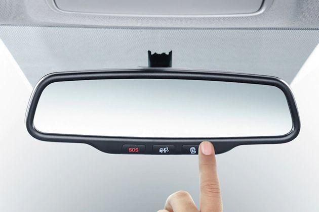 Hyundai Verna Rear View Mirror/Courtesy Lamps Image