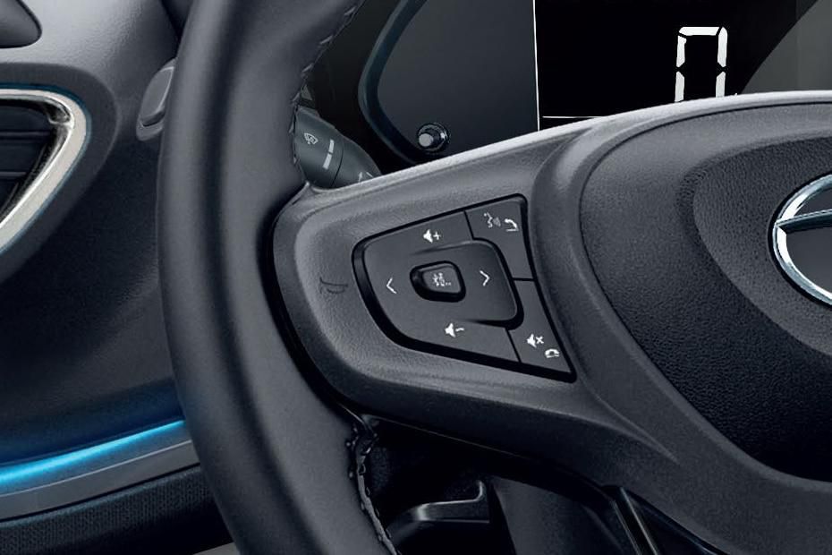 Tata Altroz Steering Controls Image